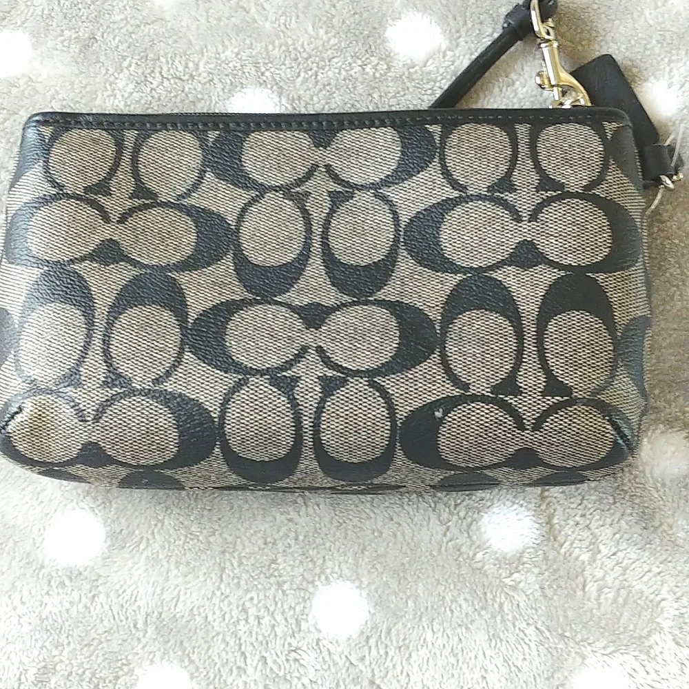 Coach Wristlet - Picture 4 of 8
